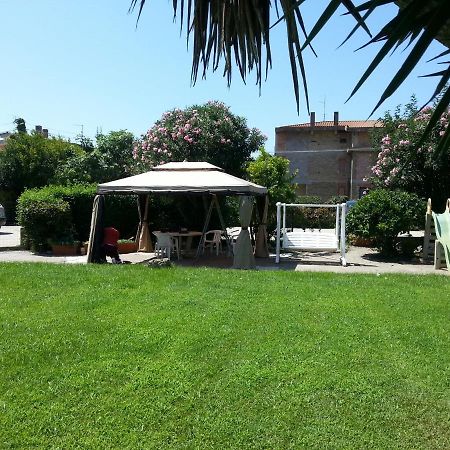 Garden Basement - Seminterrato Max 4 Ospiti - Fiumicino Vicino Aeroporto E Fiera Exterior foto