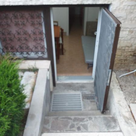Garden Basement - Seminterrato Max 4 Ospiti - Fiumicino Vicino Aeroporto E Fiera Exterior foto